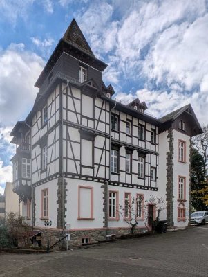 Rarität - HISTORISCHE VILLA mit Gestaltungspotenzial: Büro, Praxis und/oder Wohnen