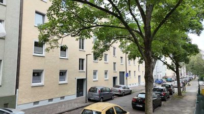 Ab sofort!! Helle 3-Zimmer Wohnung im Dachgeschoss mit Tageslichtbad! Garage optional!