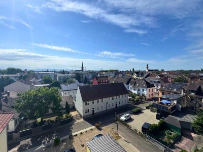 Penthouse-Feeling in Kehl: Sonnige, sanierte Wohnung – sofort bezugsfertig