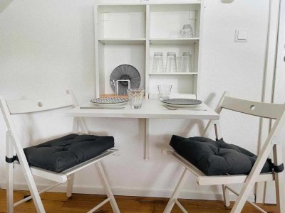 Exklusive möblierte 1-Zimmer-Dachgeschosswohnung mit Einbauküche in Eggingen