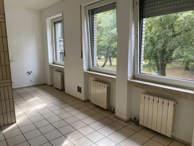 Ansprechende 2 1/2 -Zimmer Diele Bad -Wohnung in Duisburg