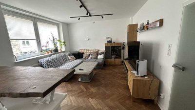 Parkettwohnung mit Balkon in der Südstadt