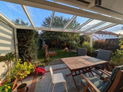 Helle DHH mit wunderschönem Garten