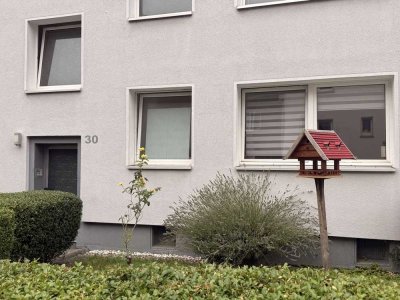 2-Zimmer-Wohnung mit grosser Einbauküche, Tageslichtbad mit Wanne und netten Nachbarn❤️