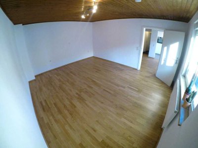 Helle 2-Zi-Wohnung EBK in Hallstadt