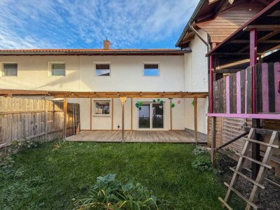 Modernisiertes Reihenhaus mit Bergblick & Westgarten – Familienidyll in Großkarolinenfeld