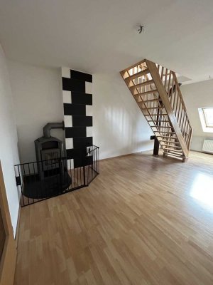 Einzigartige Maisonette-Wohnung mit EBK und Balkon nahe zum Petersberg