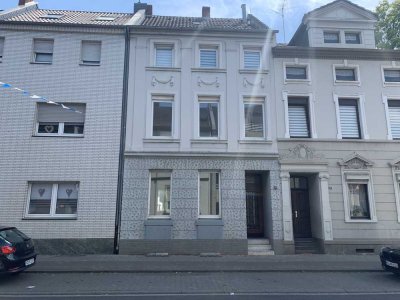 Provisionsfrei - Renovierungsbedüftiges Reihenmittelhaus mit großem Garten