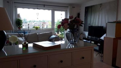Großzügige helle 2 Zimmerwohnung mit Südwestbalkon und TG-Stellplatz