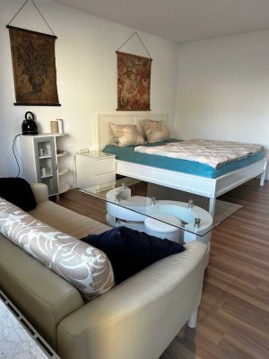 Vollständig renovierte Wohnung mit einem Zimmer sowie Balkon und neuer Einbauküche in Köln