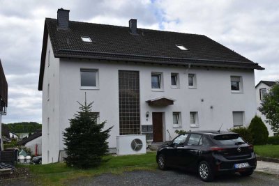 TOP saniertes Mehrfamilienhaus, Vollwärmedämmung, Luft-Wärmepumpen-Heizung, Isolierverglas. Garagen,