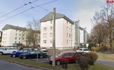 Preiswerte, großzügig geschnittene und ansprechende 4-Raum-Wohnung in zentraler und trotzdem sehr ruhiger Lage!