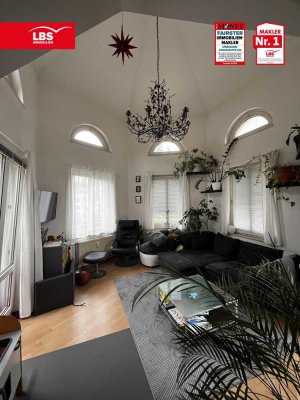 Freie, charmante 2-Zimmer-Wohnung mit Turmzimmer im Dachgeschoß