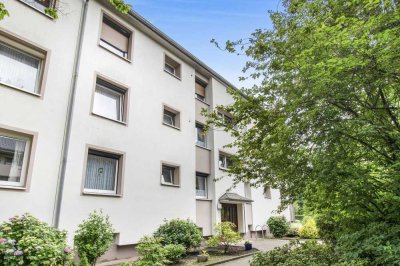 Bremen-Huchting: Renovierungsbedürftige 4 Zi.-ETW im Hochparterre mit Loggia Nähe Sodenmattsee