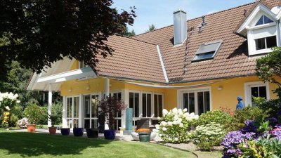 Exklusive Architekten-Villa mit traumhaftem Garten direkt am Wald Leherheide