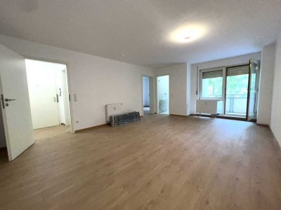 Zentrale 2-Zimmer-Wohnung mit Balkon, Einbauküche und Stellplatz - ab sofort