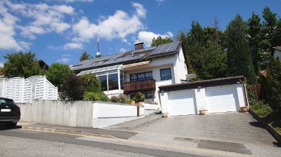 Sehr gepflegtes Zweifamilienhaus mit 2 Garagen