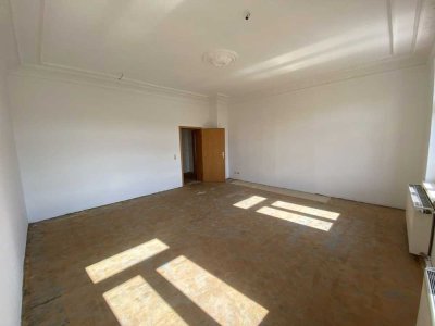 Wundervolle, vollständig renovierte 3-Zimmer-Wohnung in Rötha mit Garten, Deckenstuck und Badewanne