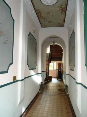 Helle und vermietete 2-Zimmerwohnung im 1.OG mit Balkon, Parkett, Wanne und Einbauküche