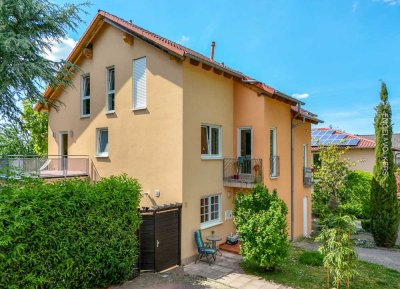 Moderne Doppelhaushälfte mit herrlichem Spielgarten