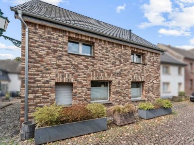 Charmantes Einfamilienhaus/Zweifamilienhaus mit Dachterrasse in der Feste von Zons