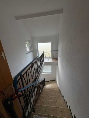 Geräumige 5-Zimmer Wohnung mit Balkon in Argenschwang