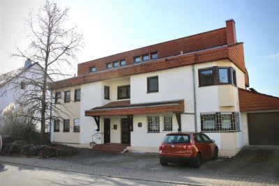 Zwei Wohneinheiten unter einem Dach – offener Kamin, beeindruckende Raumhöhe & Garagenkomfort