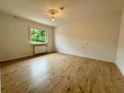 Großzügige, renovierte 3,5-Zimmer-Whg mit Balkon und separatem Zimmer & Bad