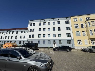 Frisch sanierte Erdgeschosswohnung mit EBK und Keller