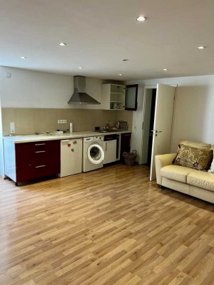 Möbelierte, renovierte Apartment in ruhiger Lage - Nähe Flughafen & Messe Düsseldorf