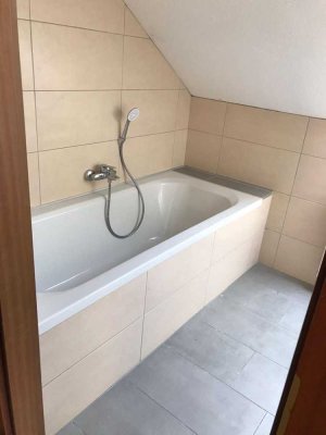 2-Zimmer * neues Bad *, Küche und Abstellraum