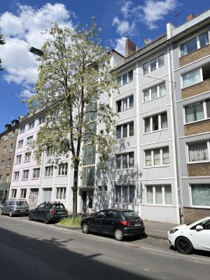 *SEHR ZENTRALE LAGE* - 3 ZI WOHNUNG MIT POTENZIAL