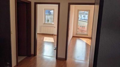 Helle 2 Zimmer-Etagenwohnung mit Balkon in Taunusstein-Hahn