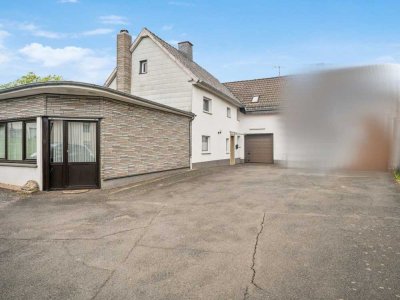 Zweifamilienhaus mit viel Potenzial, Charme und großem Garten in Blankenheim-Blankenheimerdorf