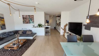 Helle 2-Zimmer Wohnung mit großem Südwestbalkon in zentraler Lage