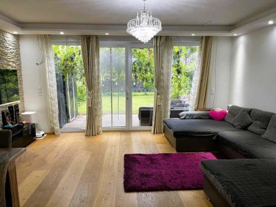 Geschmackvolle 4-Raum-Maisonette-Wohnung mit lux. Innenausstattung mit EBK,Garten in Frankfurt