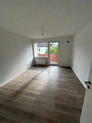 hell, zentral+uninah, topsaniertes Appartement mit Balkon und Einbauküche in Braunschweig