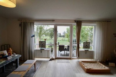 Ruhig wohnen, sofort einziehen: Einzugsfreie Wohnung mit moderner Küche und sonnigem Balkon