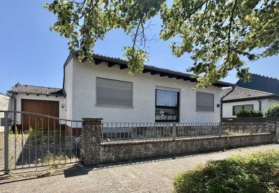 Charmanter Bungalow mit großem Garten und Innenpool – gemütliches Zuhause mit Potenzial