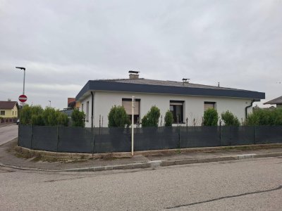 Wiener Neustadt: Wunderschöner Bungalow mit Vollkeller und zwei Garagen in ruhiger Lage