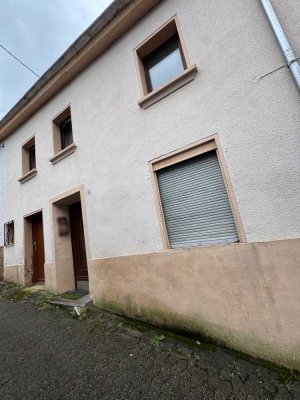 Mettlach-Saarhölzbach: Handwerkerhaus mit Garten!