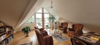 Großzügige teilmöblierte 3-Zi-DG-Wohnung mit Balkon. -wohnen vor den Toren Frankfurts und des Taunus