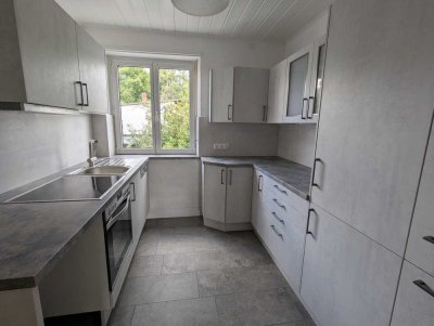 Helle 4-Zimmer-Wohnung mit neuwertiger EBK, Balkon und Gartenanteilen