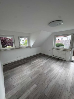 Nette, helle 2 Zi DG- Wohnung im Grünen und ruhiger Lage - sucht ebenso netten Mieter