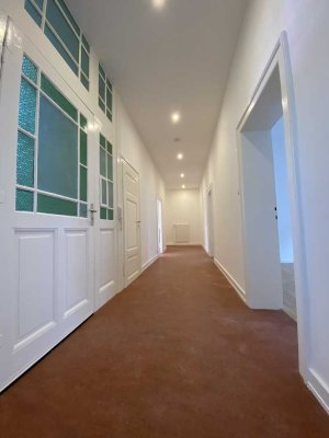 Sanierte Altbauwohnung mit Balkon & Wintergarten nahe Wilhelmsplatz