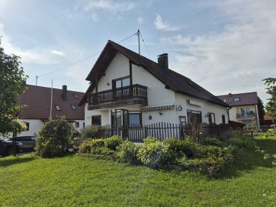 Sofort beziehbar!  Gepflegtes Zwei-Familien-Haus in Nordendorf