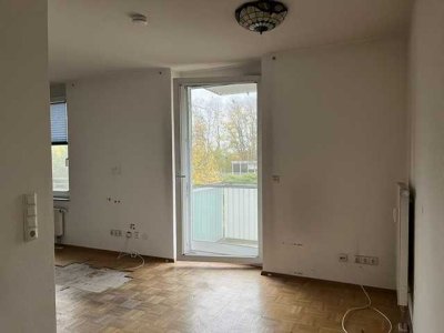 Brück Immobilien - Freie 1 Zi.-Eigentumswohnung mit Ost-Balkon