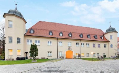 Wohnen im Schloss – eine 2 Zimmer Maisonettewohnung mit Charakter, Geschichte und modernem Komfort.