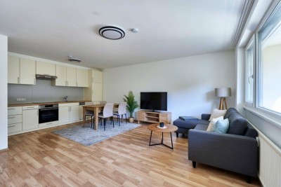 Renovierte 2-Zimmer-Wohnung mit Südbalkon, Lift &amp; Allgemeinparkplätzen