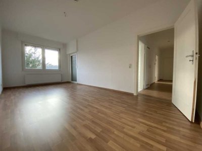 *Osteraktion - 1 x Kaltmiete geschenkt* // Großzügige 2-ZKB Whg. mit Loggia und Traum-Ausblick